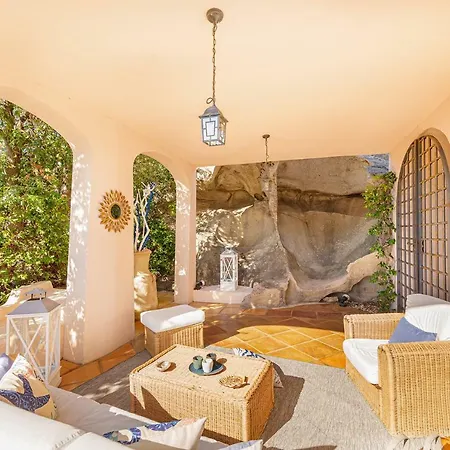 Le Rocce Villa *