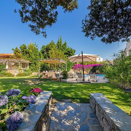 Le Rocce Villa *